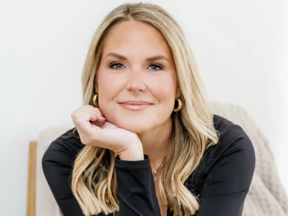 Shelley Huff Headshot